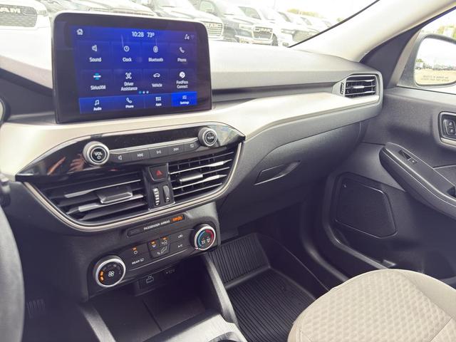 Photo of 2022 Iconic Silver Metallic Ford Escape