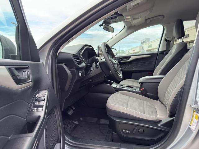 Photo of 2022 Iconic Silver Metallic Ford Escape
