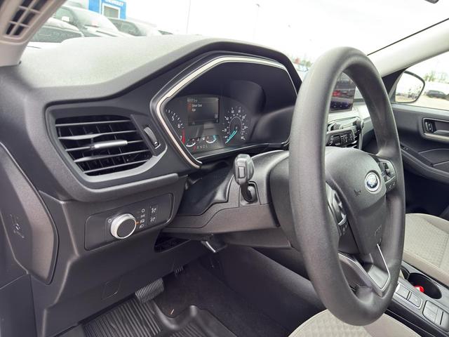 Photo of 2022 Iconic Silver Metallic Ford Escape