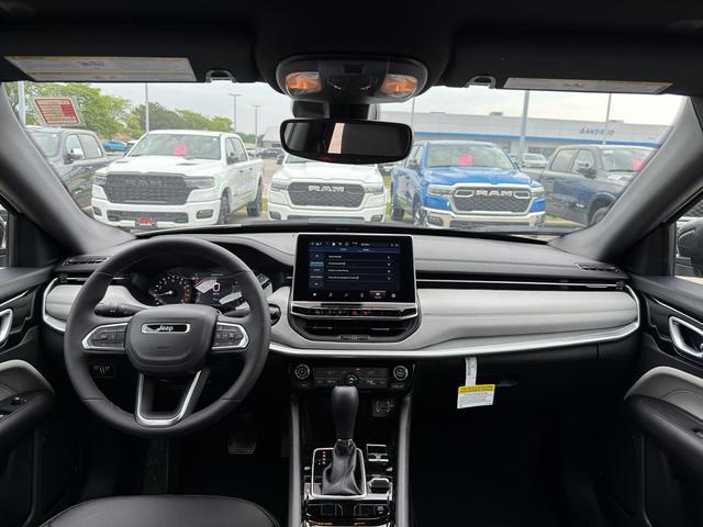Photo of 2025 Silver Zynith Jeep Compass