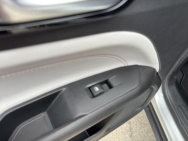 Photo of 2025 Silver Zynith Jeep Compass