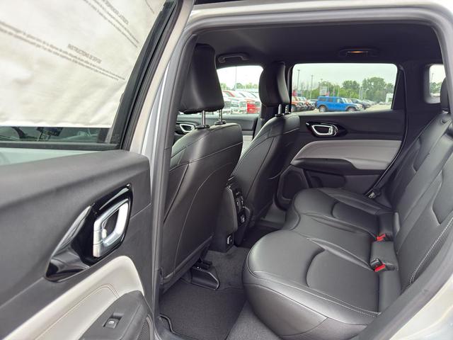 Photo of 2025 Silver Zynith Jeep Compass