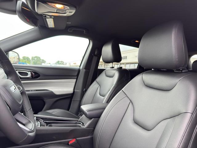 Photo of 2025 Silver Zynith Jeep Compass