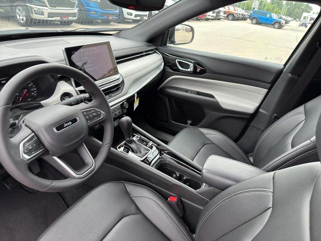 Photo of 2025 Silver Zynith Jeep Compass