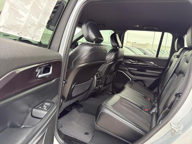 Photo of 2022 Silver Zynith Jeep Grand Cherokee