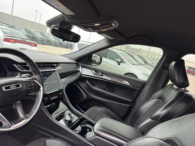Photo of 2022 Silver Zynith Jeep Grand Cherokee