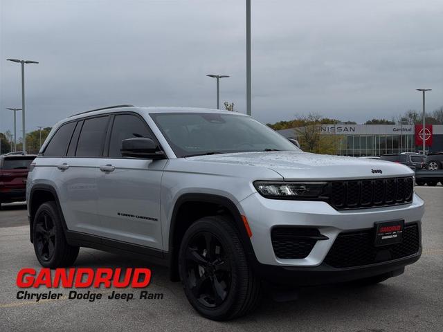 Photo of 2022 Silver Zynith Jeep Grand Cherokee