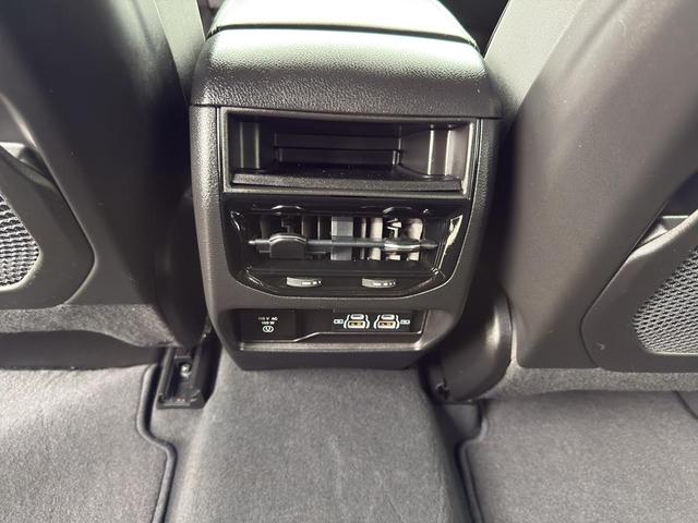Photo of 2022 Silver Zynith Jeep Grand Cherokee