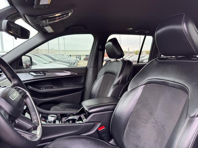 Photo of 2022 Silver Zynith Jeep Grand Cherokee