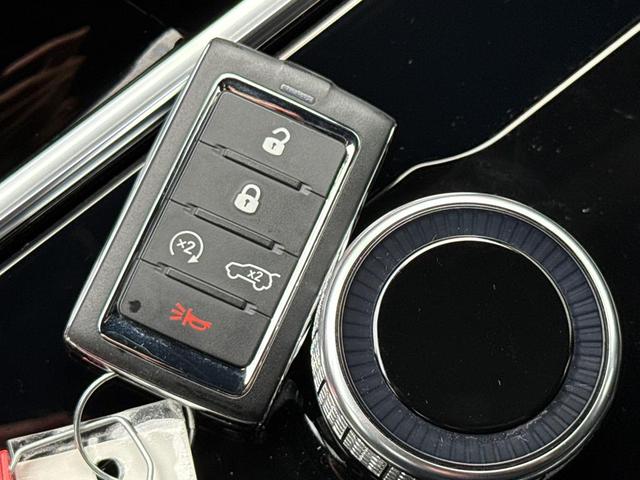Photo of 2022 Silver Zynith Jeep Grand Cherokee