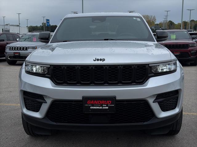 Photo of 2022 Silver Zynith Jeep Grand Cherokee