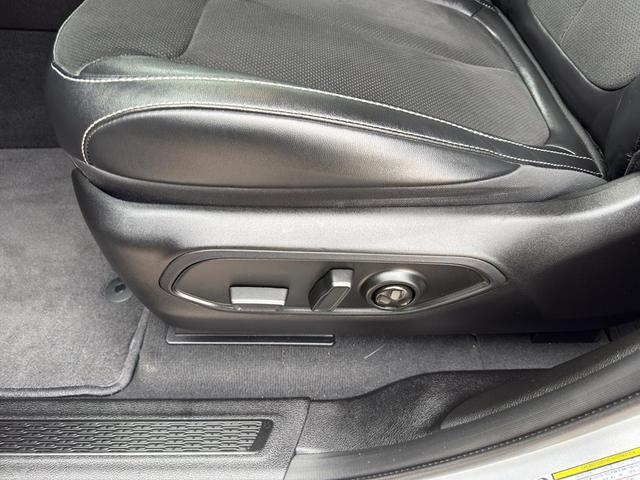 Photo of 2022 Silver Zynith Jeep Grand Cherokee