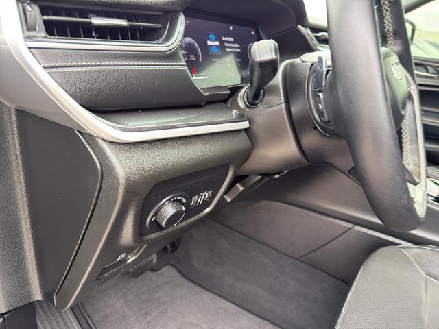 Photo of 2022 Silver Zynith Jeep Grand Cherokee