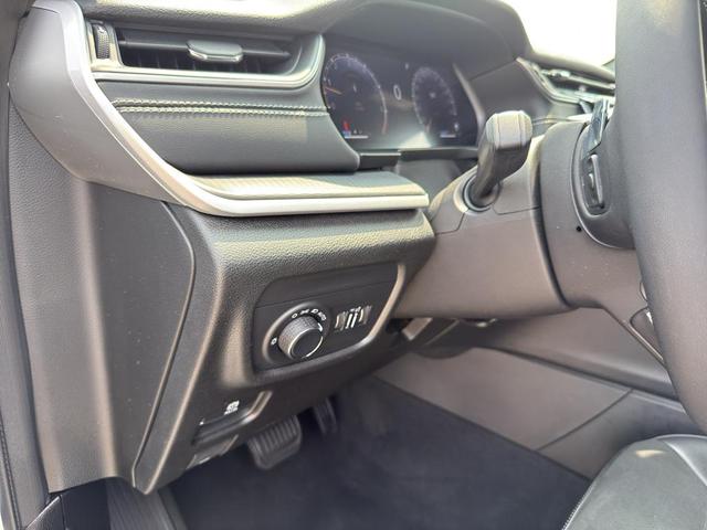 Photo of 2023 Bright White Clearcoat Jeep Grand Cherokee