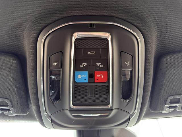 Photo of 2023 Bright White Clearcoat Jeep Grand Cherokee