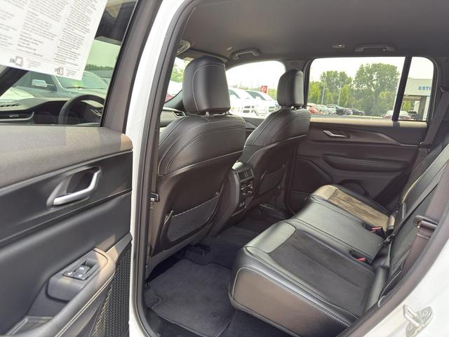 Photo of 2023 Bright White Clearcoat Jeep Grand Cherokee
