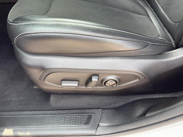 Photo of 2023 Bright White Clearcoat Jeep Grand Cherokee