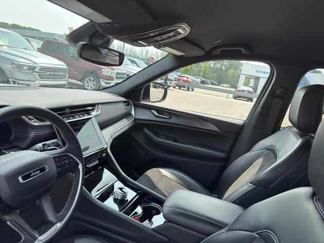 Photo of 2023 Bright White Clearcoat Jeep Grand Cherokee