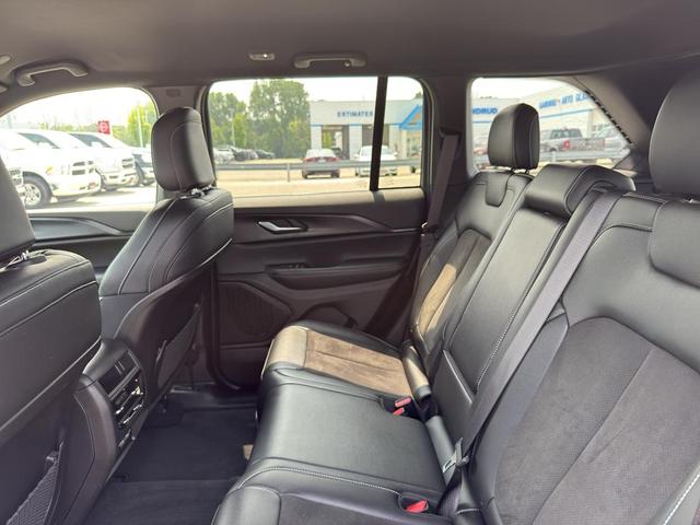 Photo of 2023 Bright White Clearcoat Jeep Grand Cherokee