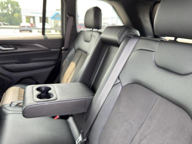 Photo of 2023 Bright White Clearcoat Jeep Grand Cherokee