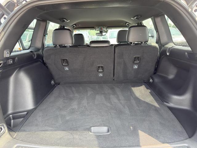 Photo of 2023 Bright White Clearcoat Jeep Grand Cherokee