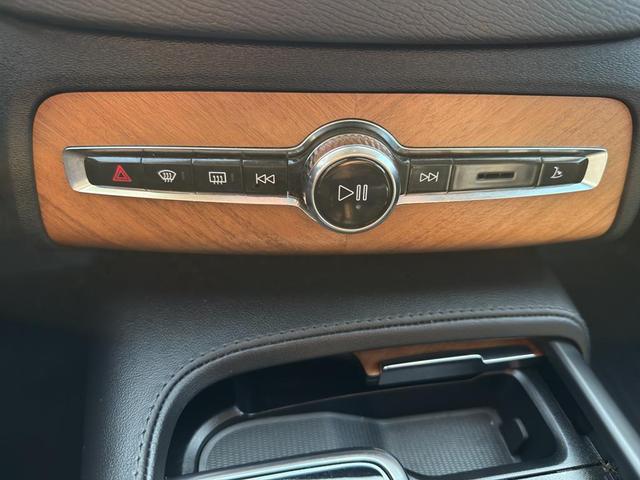 Photo of 2023 Platinum Grey Metallic Volvo XC90