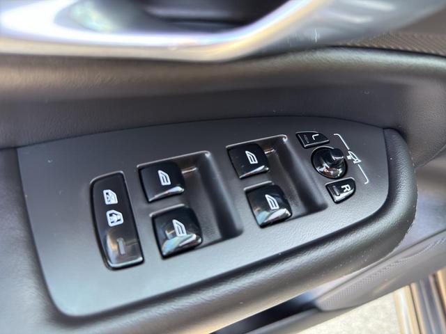 Photo of 2023 Platinum Grey Metallic Volvo XC90