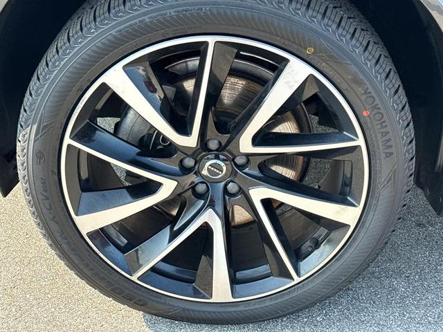 Photo of 2023 Platinum Grey Metallic Volvo XC90