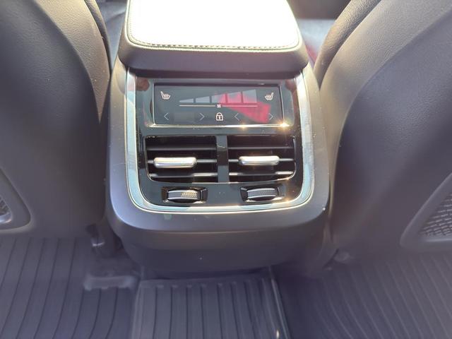 Photo of 2023 Platinum Grey Metallic Volvo XC90
