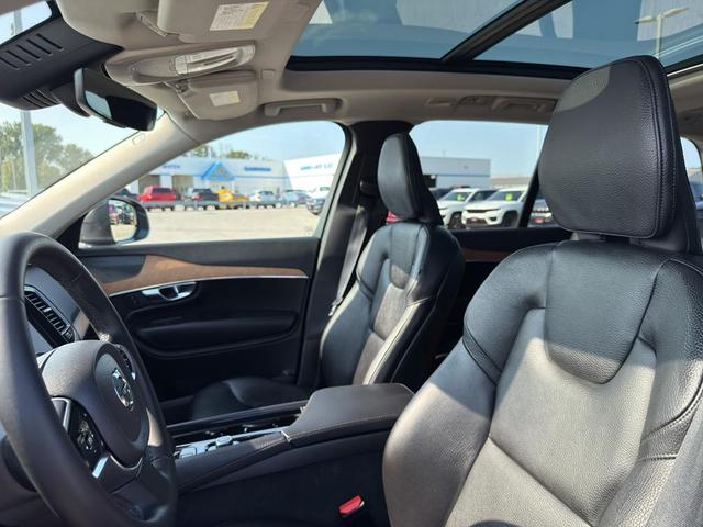 Photo of 2023 Platinum Grey Metallic Volvo XC90