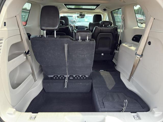 Photo of 2023 Silver Mist Clearcoat Chrysler Pacifica