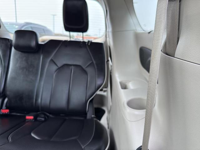 Photo of 2023 Silver Mist Clearcoat Chrysler Pacifica