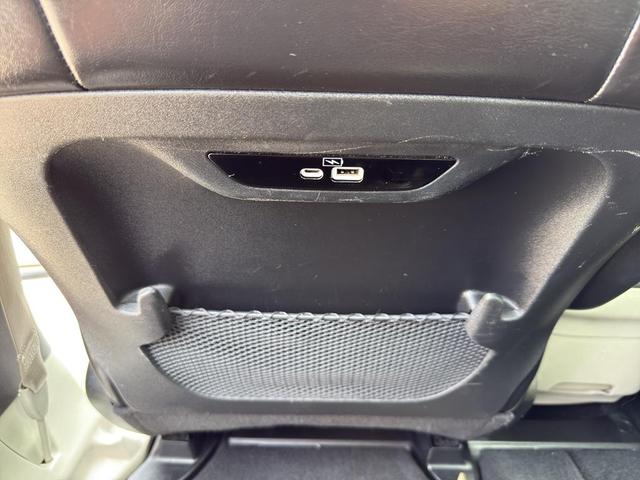 Photo of 2023 Silver Mist Clearcoat Chrysler Pacifica