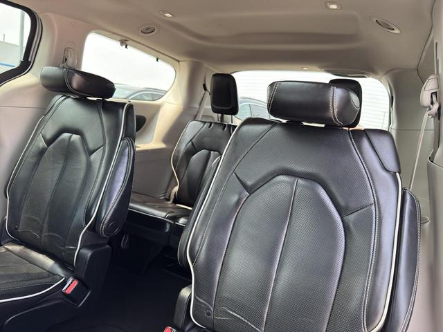 Photo of 2023 Silver Mist Clearcoat Chrysler Pacifica