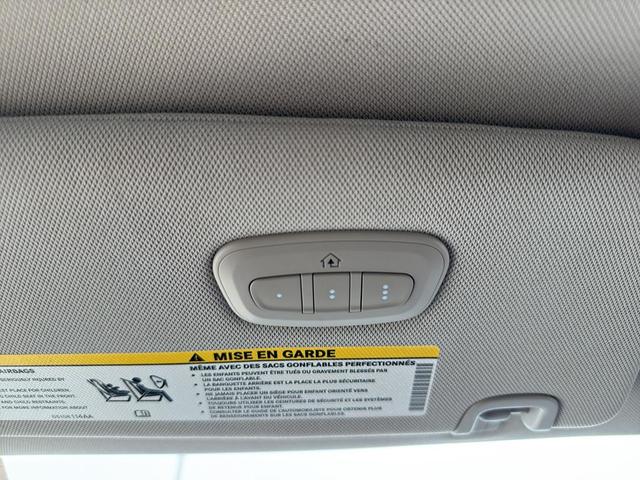Photo of 2023 Silver Mist Clearcoat Chrysler Pacifica