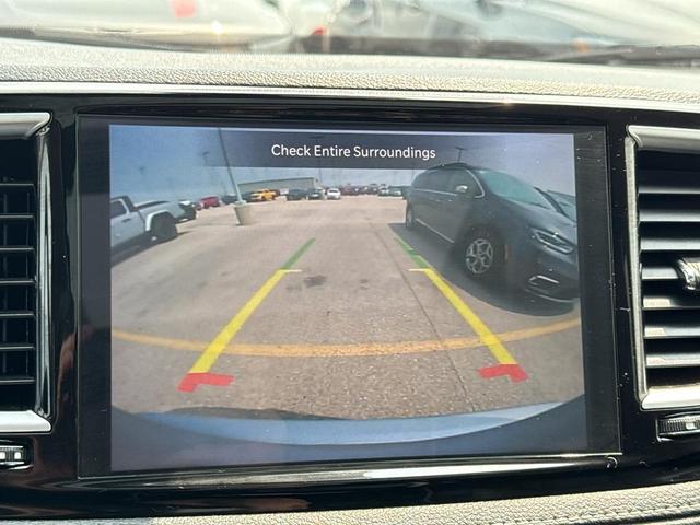Photo of 2023 Silver Mist Clearcoat Chrysler Pacifica