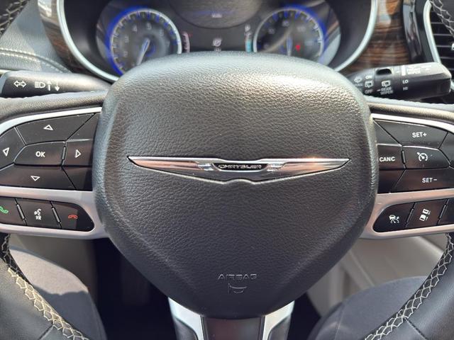 Photo of 2023 Silver Mist Clearcoat Chrysler Pacifica