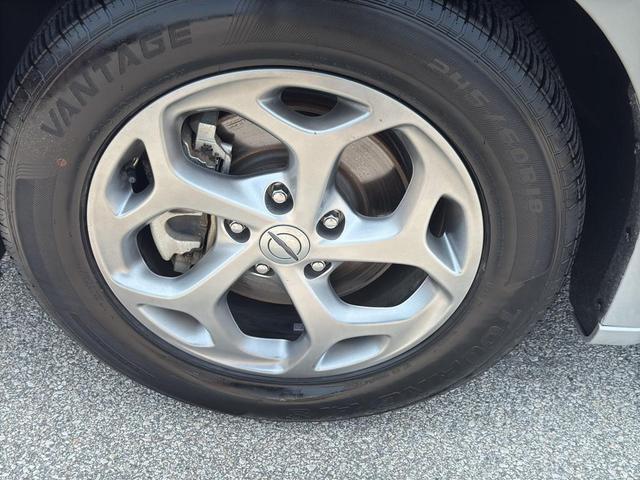 Photo of 2023 Silver Mist Clearcoat Chrysler Pacifica