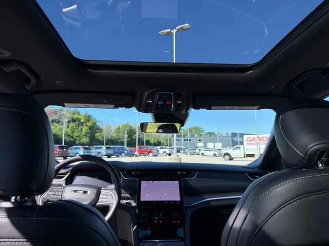 Photo of 2025 Metallic Jeep Grand Cherokee L