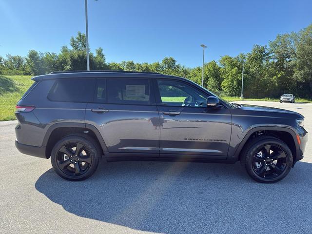 Photo of 2025 Metallic Jeep Grand Cherokee L