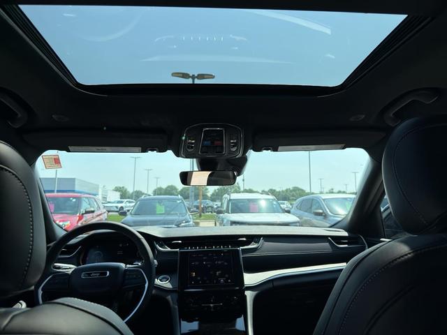 Photo of 2025 Silver Zynith Jeep Grand Cherokee L