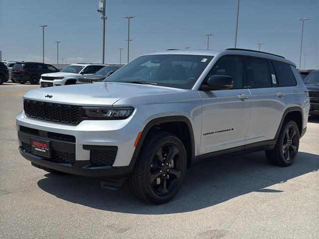 Photo of 2025 Silver Zynith Jeep Grand Cherokee L