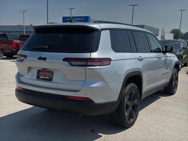 Photo of 2025 Silver Zynith Jeep Grand Cherokee L