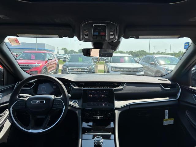 Photo of 2025 Silver Zynith Jeep Grand Cherokee L