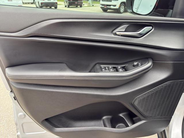 Photo of 2024 Silver Zynith Jeep Grand Cherokee