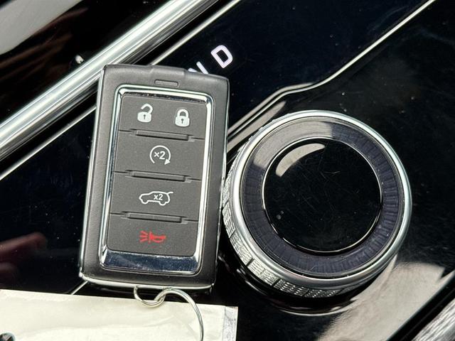 Photo of 2024 Silver Zynith Jeep Grand Cherokee