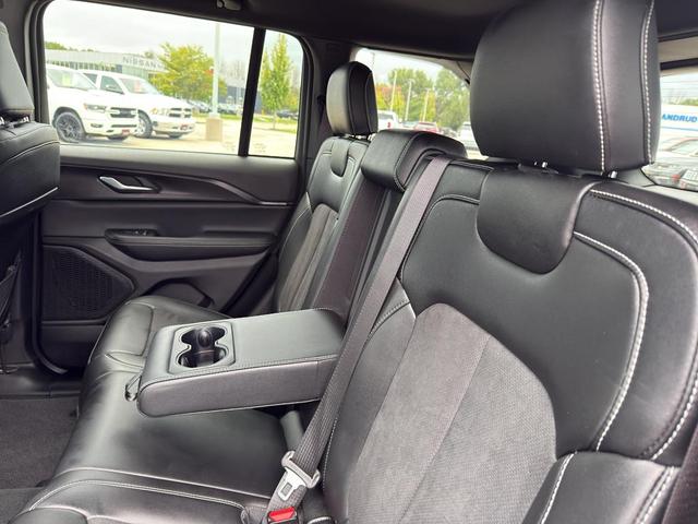 Photo of 2024 Silver Zynith Jeep Grand Cherokee