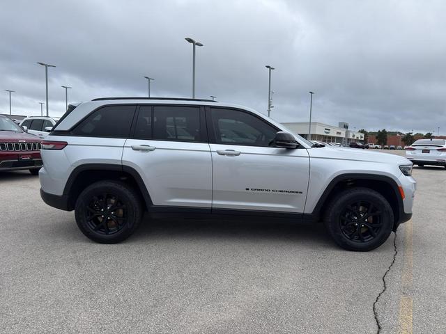 Photo of 2024 Silver Zynith Jeep Grand Cherokee