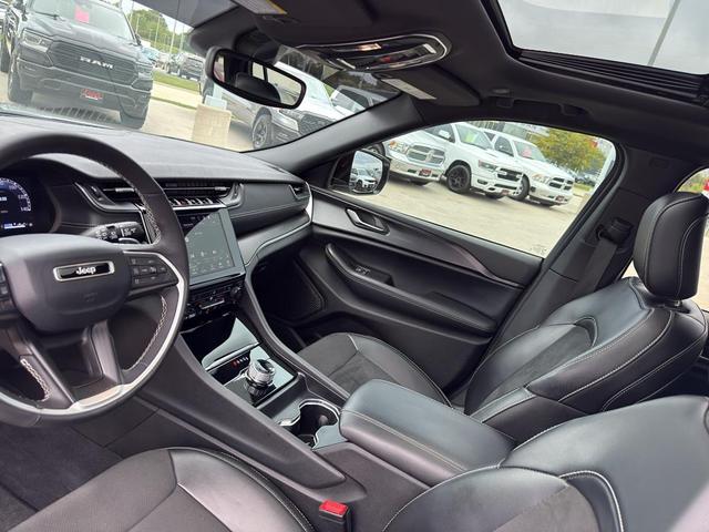 Photo of 2024 Silver Zynith Jeep Grand Cherokee