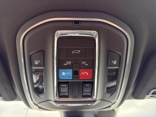 Photo of 2024 Silver Zynith Jeep Grand Cherokee